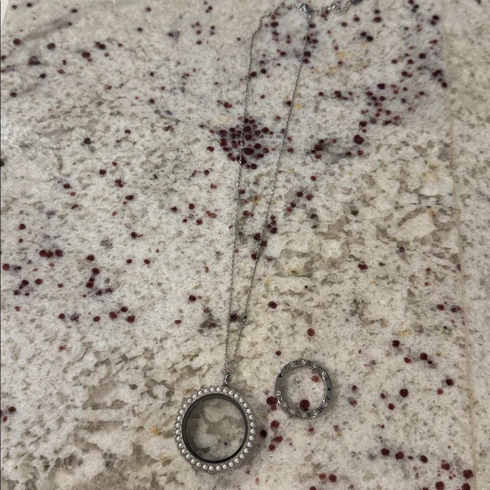 Origami Owl Pearl face, Silver Living Locket and Necklace & Interchangeable Ring - Picture 5 of 5